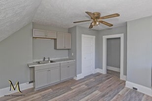 122 Fort Pleasant Ave in Springfield, MA - Building Photo
