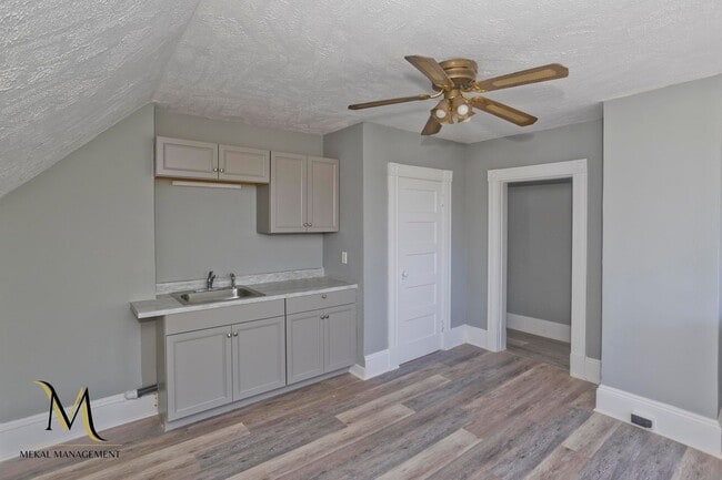 property at 122 Fort Pleasant Ave