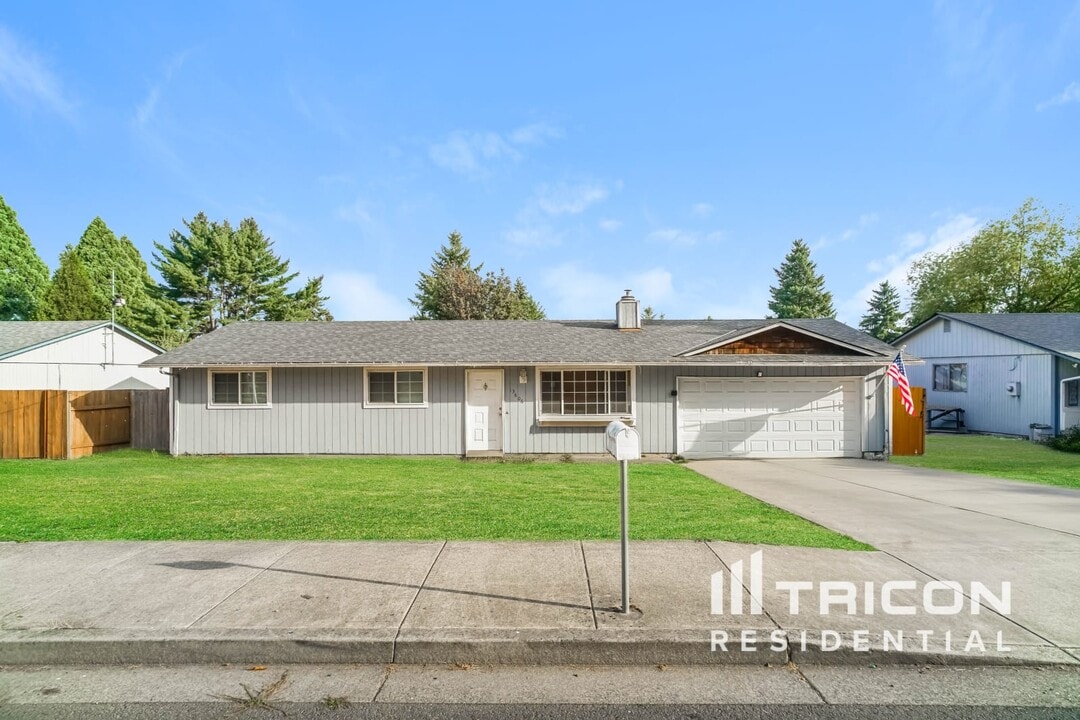 13806 NE 49th St in Vancouver, WA - Building Photo