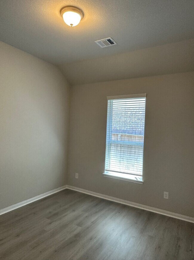 7331 Saddle Tree Dr in Spring, TX - Building Photo - Building Photo