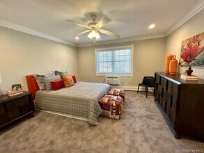 302 Imperial Way in Bayport, NY - Building Photo - Building Photo