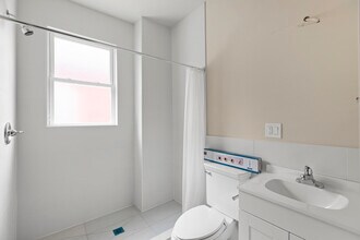 3121 N California Ave, Unit 1 in Chicago, IL - Building Photo - Building Photo