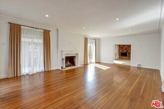 165 N Las Palmas Ave in Los Angeles, CA - Building Photo - Building Photo