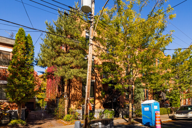 1367-1375 Logan Rue in Montréal, QC - Building Photo - Building Photo