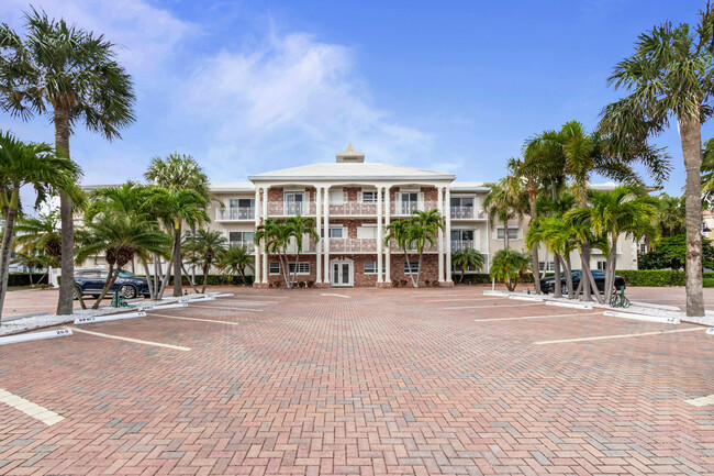 1198 Hillsboro Mile in Hillsboro Beach, FL - Foto de edificio - Building Photo