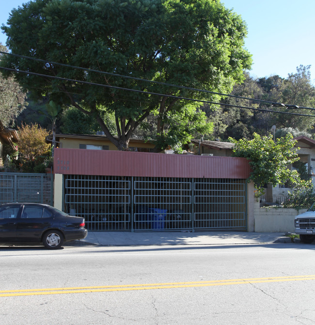 3708-3712 Griffin Ave in Los Angeles, CA - Foto de edificio - Building Photo