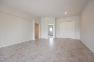 1046 Citrus Ave S in Lehigh Acres, FL - Foto de edificio - Building Photo
