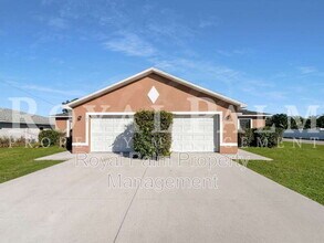 111 SE 2nd Ave in Cape Coral, FL - Building Photo - Building Photo