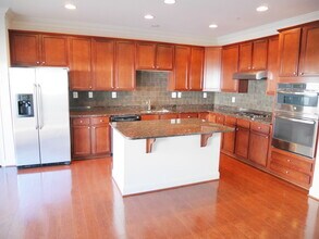 8890 Purple Iris Ln in Elkridge, MD - Building Photo - Building Photo