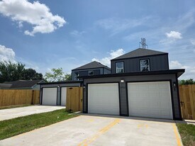 4702 Baton Rouge St in Houston, TX - Building Photo