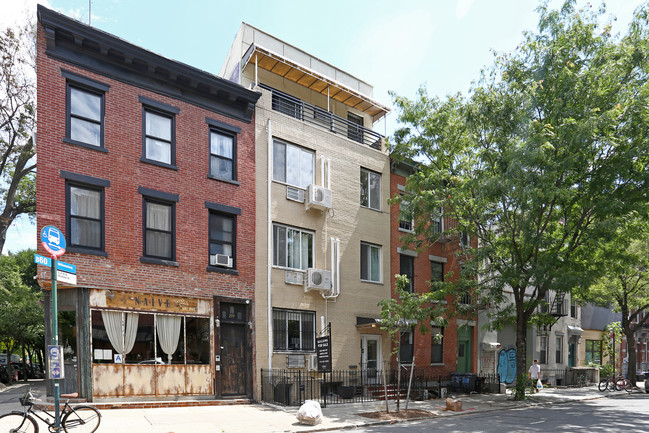 301 S 4th St in Brooklyn, NY - Building Photo - Other