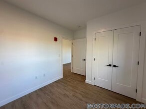 199 Gardner St in Boston, MA - Foto de edificio - Building Photo