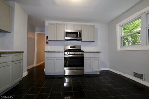 105 Hanford St, Unit 1 in Newark, NJ - Building Photo