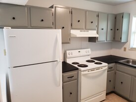 280 W Main St in Dandridge, TN - Building Photo