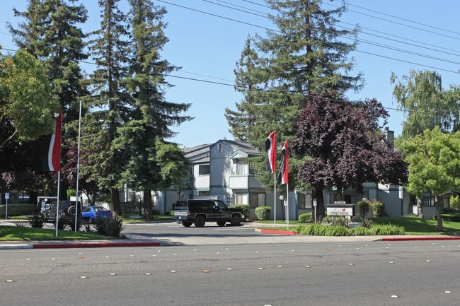 Maple Ridge Apartments in Modesto, CA - Building Photo - Building Photo