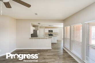 6918 Meadow Bend Dr in Arlington, TX - Foto de edificio - Building Photo