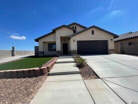 291 N Saguaro Ave in San Luis, AZ - Building Photo
