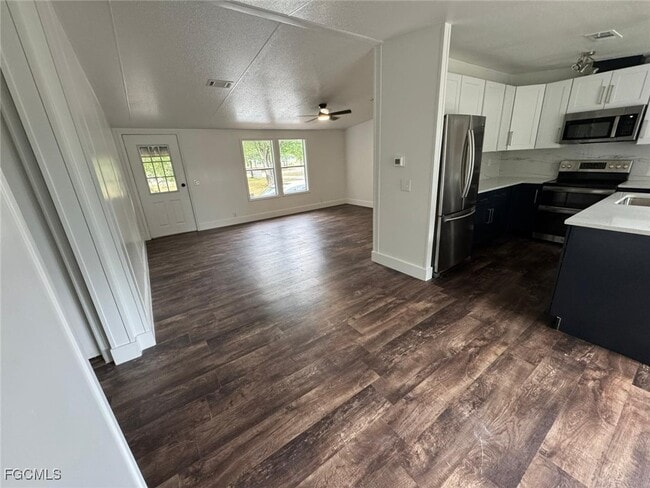6561 Eastwood Acres Rd in Ft. Myers, FL - Building Photo - Building Photo