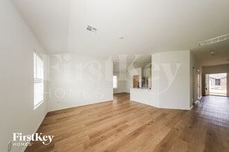 437 Labelle Ln in Tuttle, OK - Foto de edificio - Building Photo