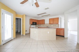 11053 Kimes Park Dr in San Antonio, TX - Building Photo - Building Photo