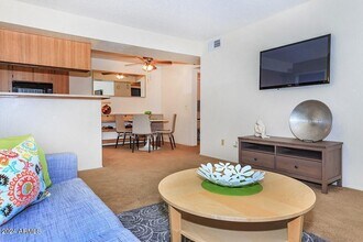 3040 E Shea Blvd in Phoenix, AZ - Foto de edificio - Building Photo