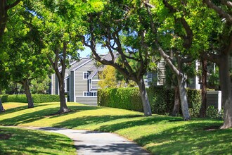 Windwood Glen Apartment Homes in Irvine, CA - Building Photo - Building Photo