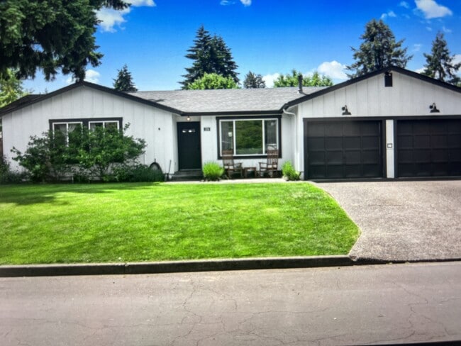 374 Carthage Ave in Eugene, OR - Building Photo - Building Photo
