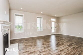 1016 Kilderkin Wy in St. Charles, MO - Foto de edificio - Building Photo