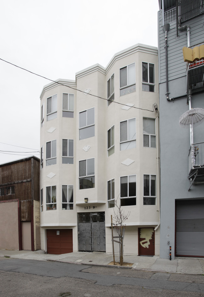 123-129 Dore St in San Francisco, CA - Building Photo - Building Photo