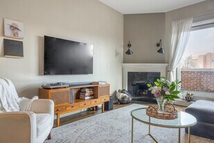 1140 N Milwaukee Ave in Chicago, IL - Building Photo