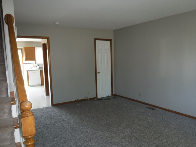 4004 Beacon Hill Ct in St. Joseph, MO - Foto de edificio - Building Photo