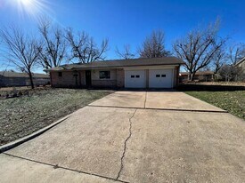 1703 10th St in Perry, OK - Building Photo