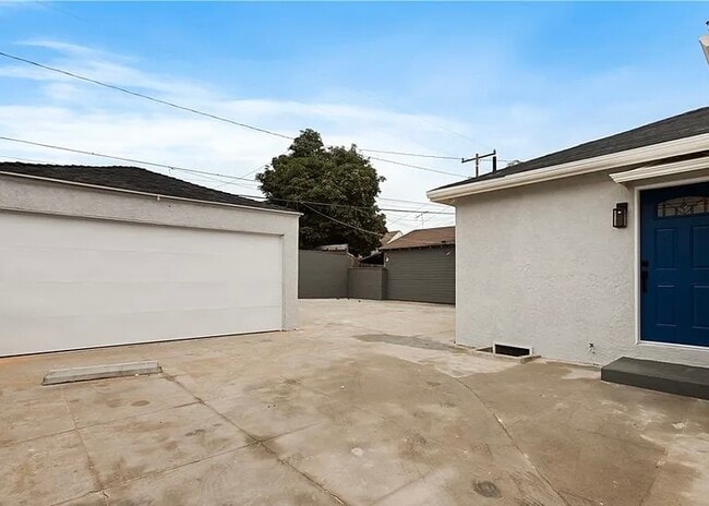 6109 Northside Dr, Unit 6111 in East Los Angeles, CA - Building Photo - Building Photo