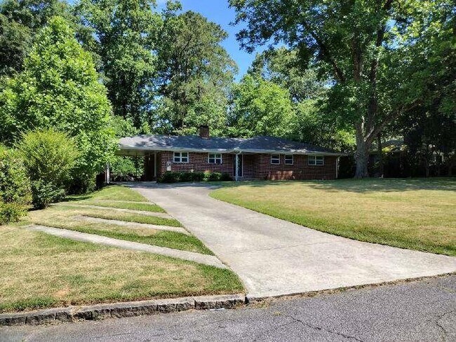 property at 2790 Glenbriar Dr NE
