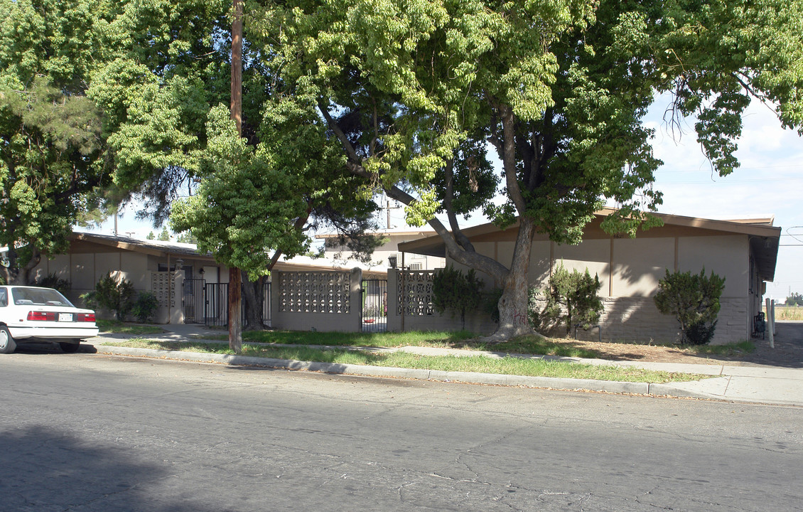 5621 Huntington Blvd in Fresno, CA - Building Photo