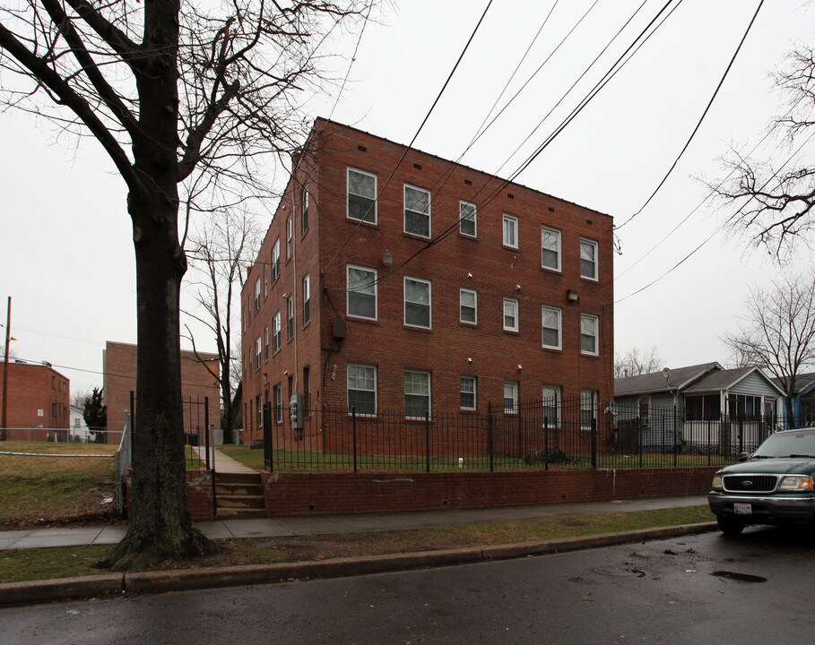 3222 E St SE in Washington, DC - Foto de edificio