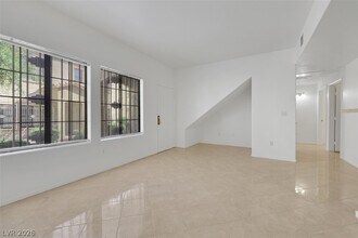 2171 Hussium Hills St in Las Vegas, NV - Foto de edificio - Building Photo