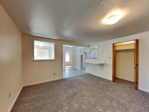 2102 Elmwood Blvd in Dallas, TX - Building Photo - Building Photo