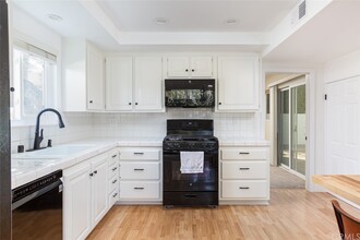 2426 Lesparre Way in Costa Mesa, CA - Building Photo - Building Photo