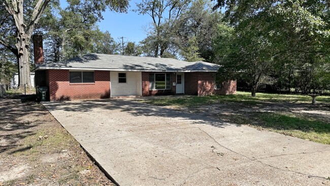 1404 Elizabeth St in West Monroe, LA - Foto de edificio - Building Photo