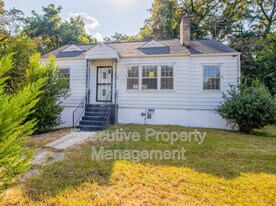 800 Rutledge Dr in Midfield, AL - Building Photo