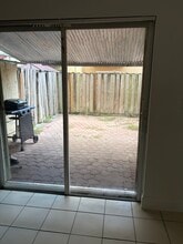 8248 NW 6th Ter, Unit 222 in Miami, FL - Building Photo - Building Photo