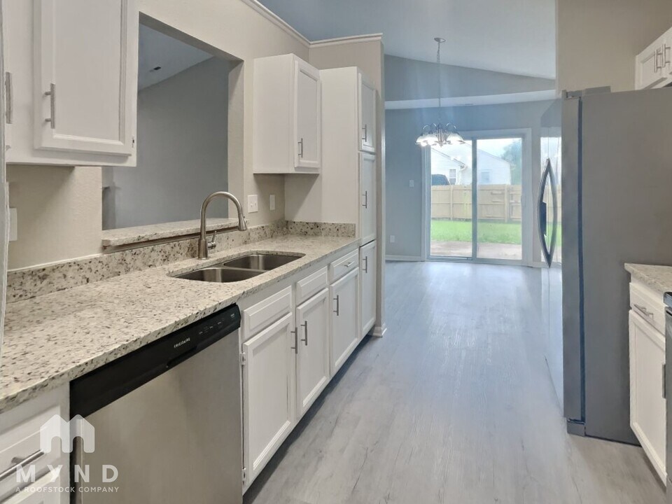 5126 Sandy Forge Dr in Indianapolis, IN - Foto de edificio