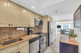 438 NJ-35 in Mantoloking, NJ - Building Photo - Building Photo