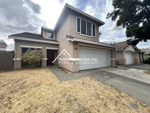 10719 Basie Way in Rancho Cordova, CA - Foto de edificio - Building Photo