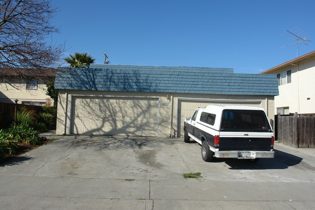 1127 Oakmont Dr in San Jose, CA - Building Photo - Building Photo