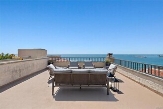 555 Esplanade in Redondo Beach, CA - Building Photo - Building Photo