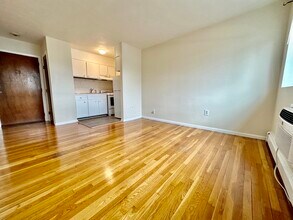 360 Market St, Unit B4 in Boston, MA - Building Photo - Building Photo