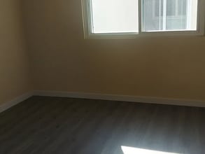 10214 Woodworth Ave in Inglewood, CA - Foto de edificio - Building Photo