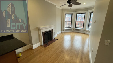 250 Newbury St, Unit 2R in Boston, MA - Foto de edificio - Building Photo